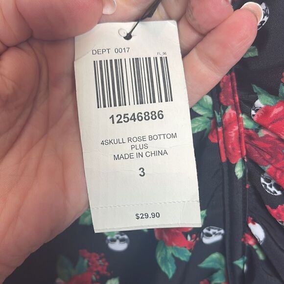 Hot Topic Roses & Skull Ruched High Waisted Swim Bottoms. Size 3 (3X). - Picture 11 of 12